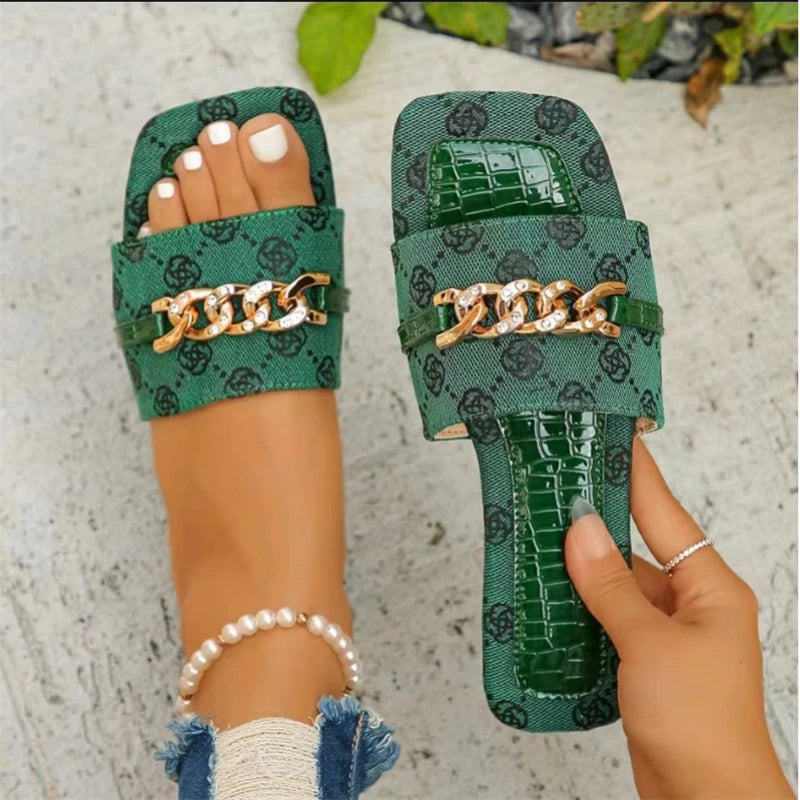 2024 New Summer Women Flat Slippers Luxury Outdoor Beach Flat Sandals Trend Brand Designer Slippers Women Big Size Slides Women